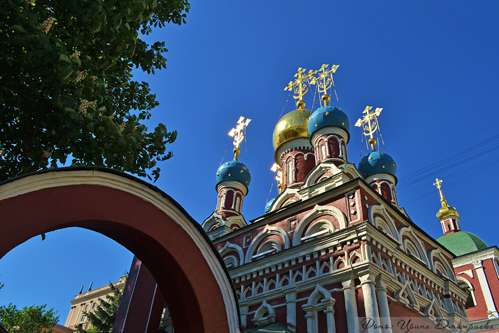Всякое дыхание да хвалит Господа! Ваш канал Фото дня Вчера Церковь Успения Пресвятой Богородицы в Гончарах, Москва.