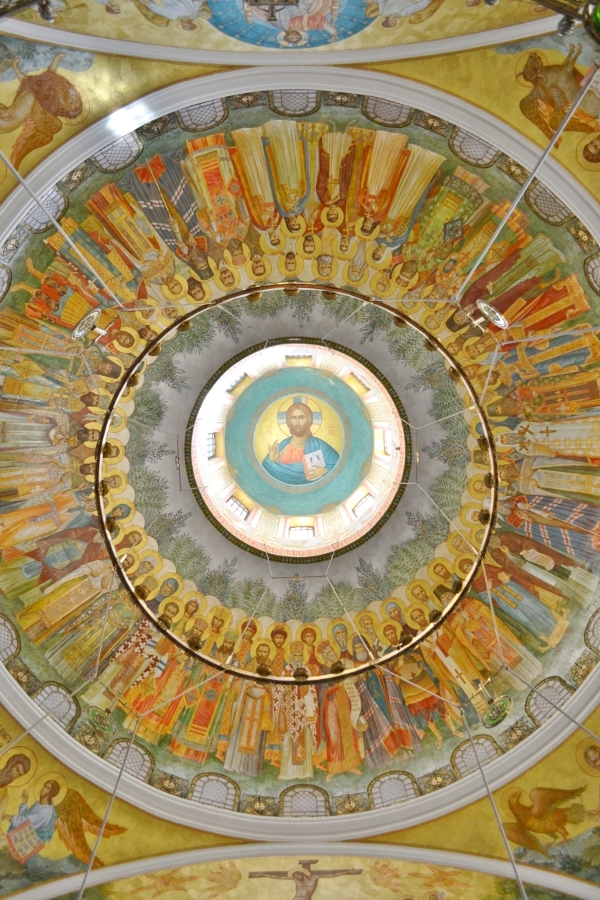 Свод храма Рождества Христова и Новомучеников и исповедников Церкви Русской.