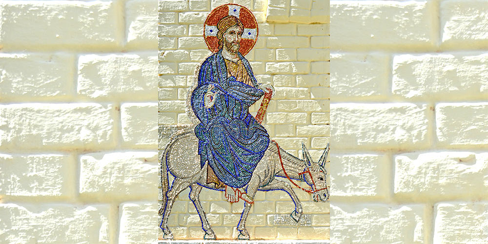 Вход Господень в Иерусалим, мозаичная икона на монастырской стене Серафимо-Знаменского скита, Московская область.