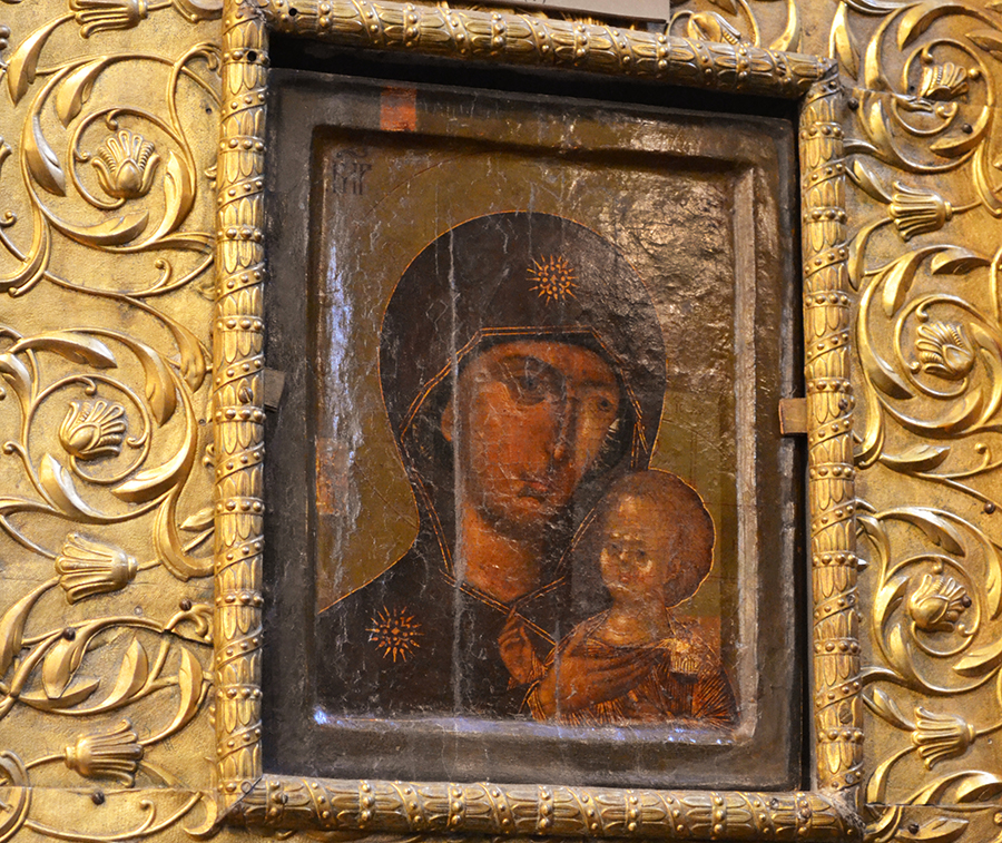 Петровская икона Божией Матери в Успенском соборе Московского Кремля.