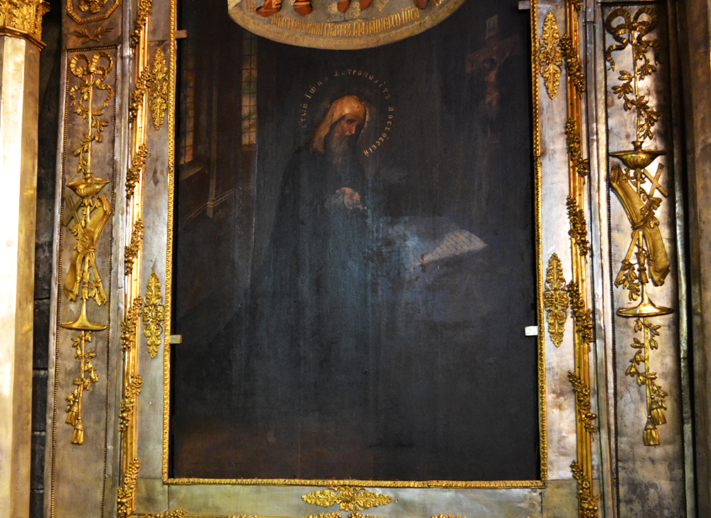 На фото фрагмент иконы над ракой с мощами святителя Ионы в Успенском соборе Московского Кремля.