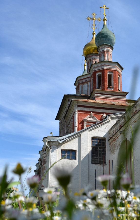 Храм Покрова Божией Матери в Новодевичьем монастыре.
