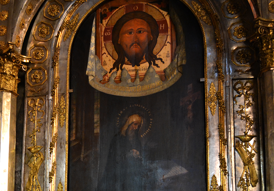 Святитель Иона, митрополит Московский, фрагмент иконы над ракой с мощами святителя в Успенском соборе Московского Кремля.